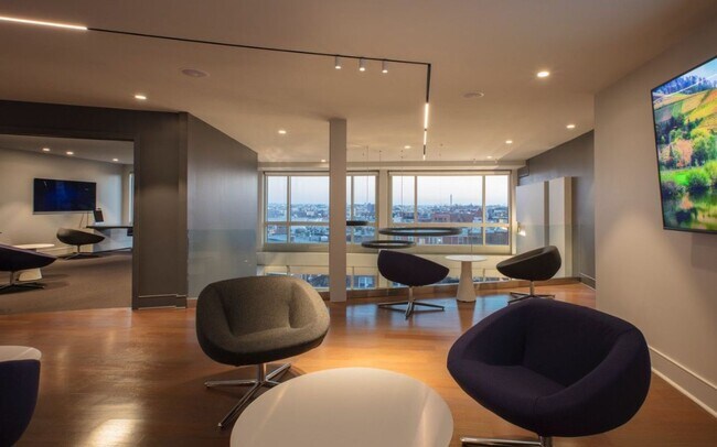 Building Photo - Stunning Views from this Spectacular and Stylish Penthouse in heart of Adams Morgan with PARKING.