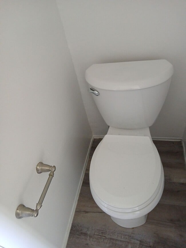 Building Photo - 167 Mae St