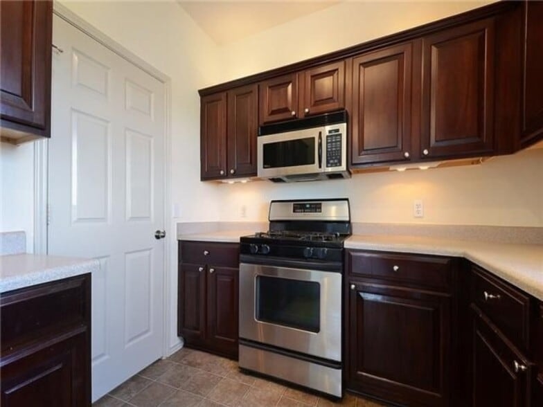 Building Photo - 4584 Mather