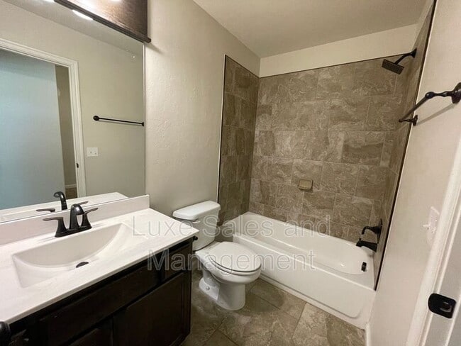 Building Photo - 9501 Ashford Dr