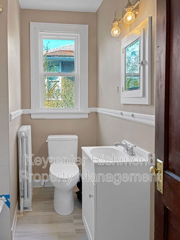 Building Photo - 2806 Hawthorne Ave