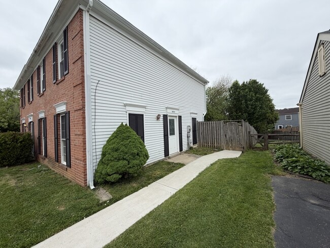 Building Photo - 5805 Farmgate Ct