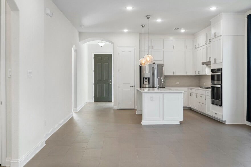 Building Photo - 8211 Agarito Way