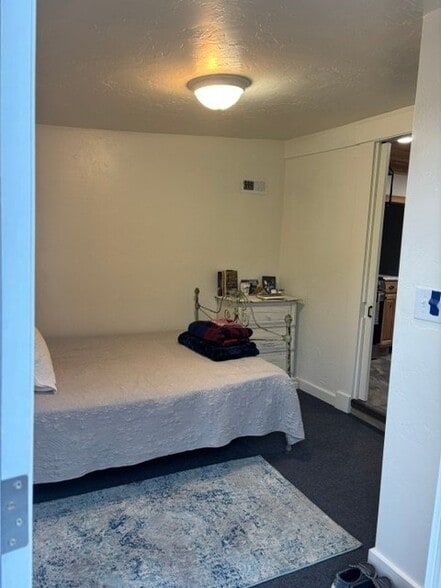 Building Photo - 902 E 900 S