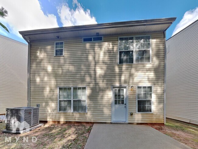 Building Photo - 227 London Dr