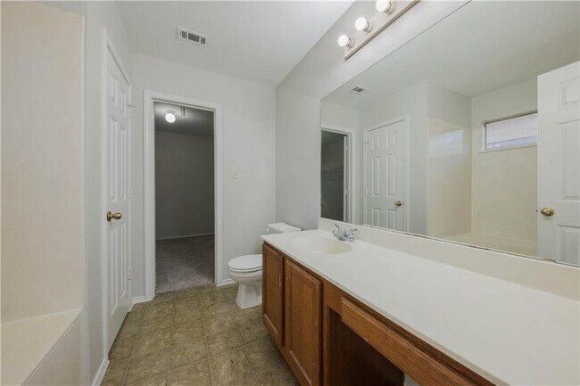 Building Photo - 2905 Rainy River Dr