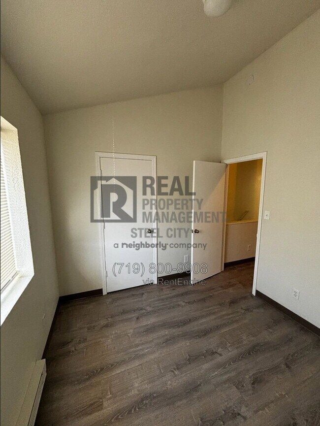 Building Photo - 1715 Oakshire Ln