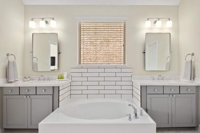 Building Photo - 2639 Royal Field Ln