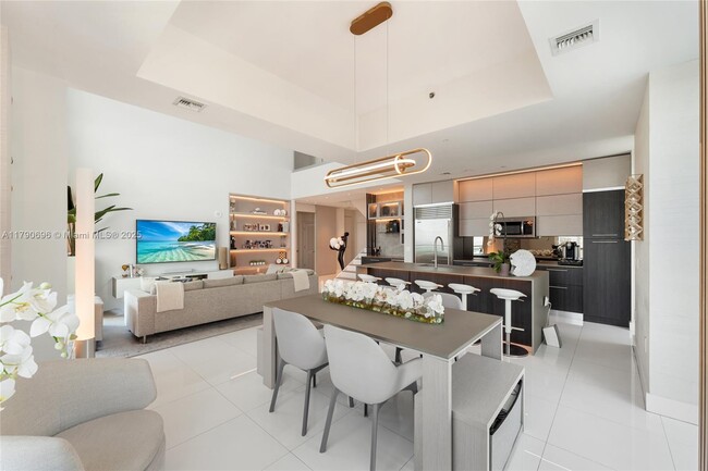 Building Photo - 950 Brickell Bay Dr