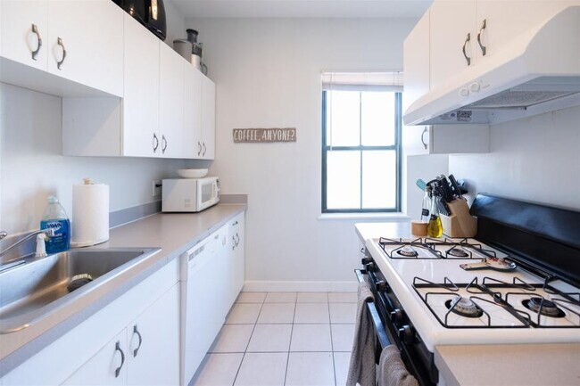 Building Photo - 2 bedroom in Boston MA 02118