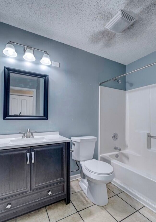 Building Photo - 6700 Batsonwood Ct