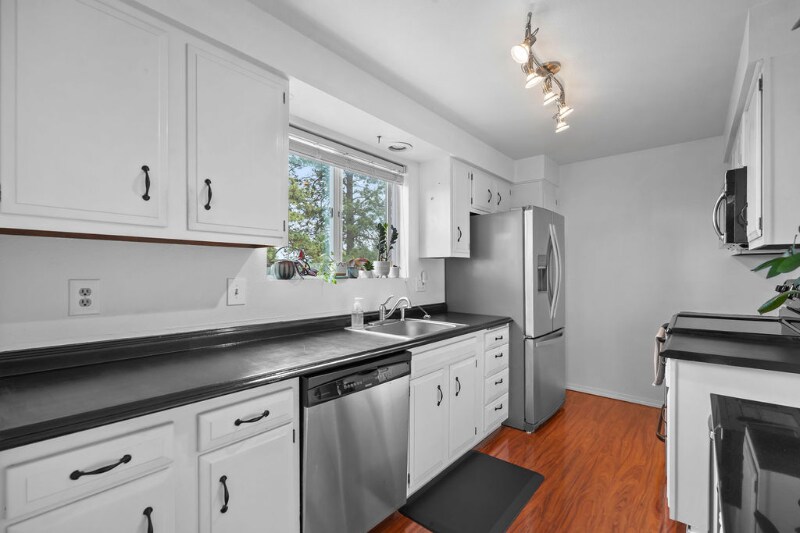 Building Photo - 844 W Cliff Dr