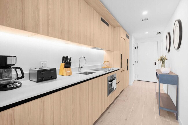 Building Photo - 225 N Miami Ave