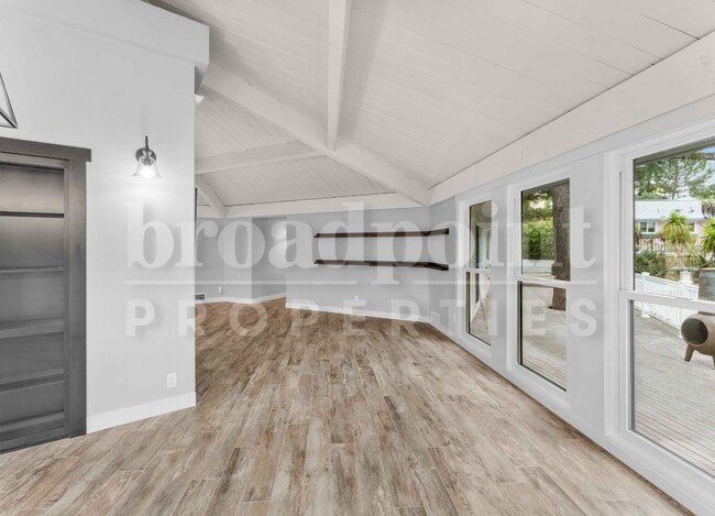 Building Photo - 2113 Sleepy Hollow Rd