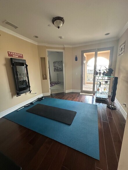 Building Photo - 2012 Graham Ave