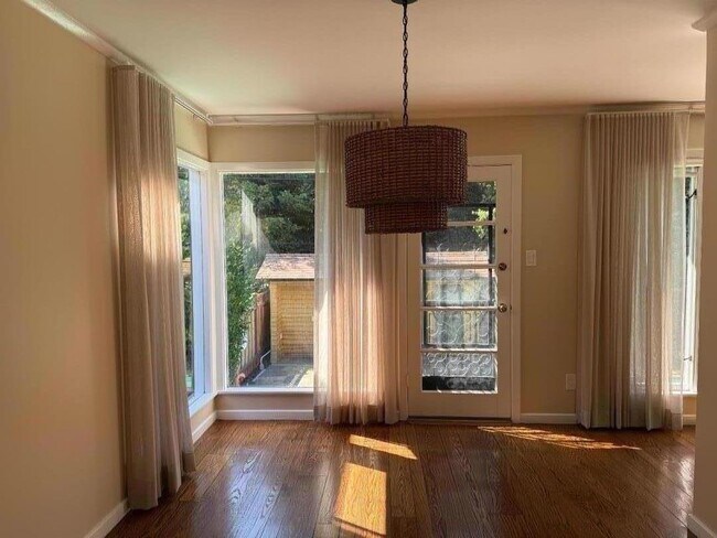 Building Photo - 1508 Davis Dr