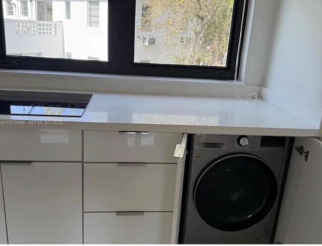 Building Photo - 430 Malaga Ave