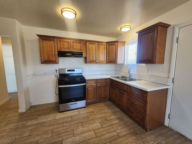 Building Photo - 3 Bedroom 1 bath