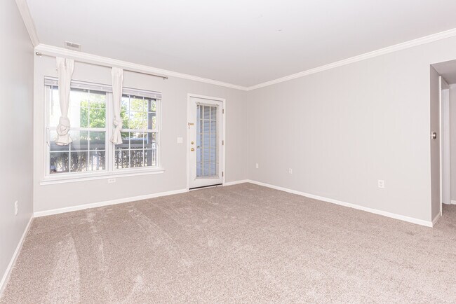 Building Photo - 2646 S Knightsbridge Cir