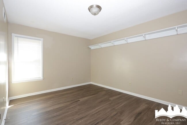 Building Photo - 5853 Fox Lair Ave