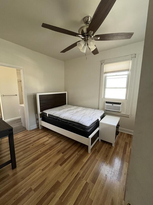 Building Photo - 6 S Lake Ave