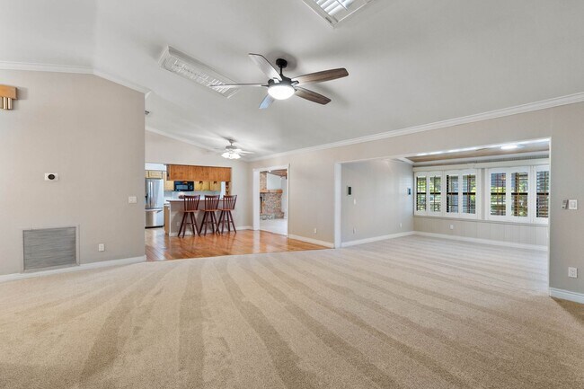 Building Photo - New Rental!