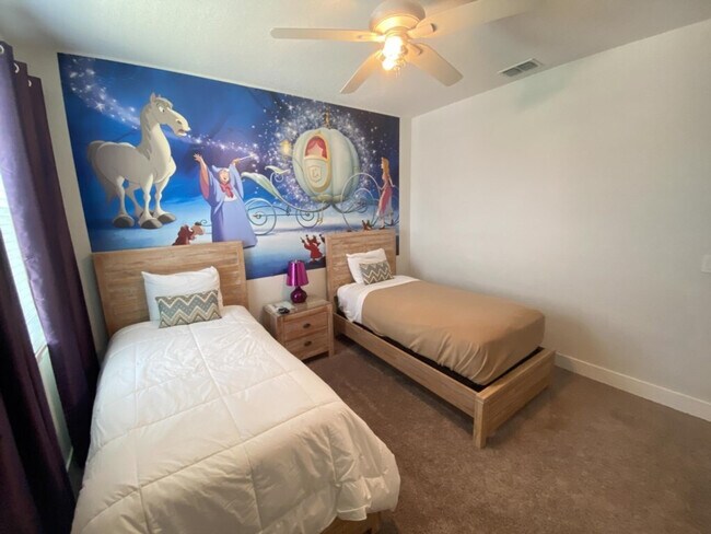 Building Photo - 350 Lasso Dr