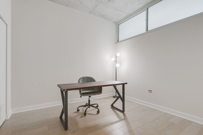 Building Photo - 235 W Van Buren St