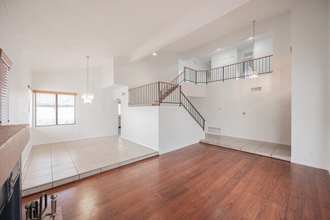 Building Photo - 11121 W Sunflower Pl