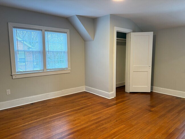 Building Photo - MOVE IN SPECIAL: 3 Bedroom, 2 Bathroom House in Eden!