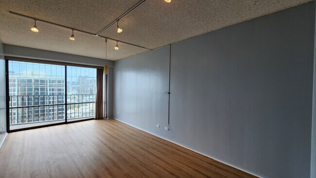 Building Photo - Harbor Square, Makai Building, 1 bedroom, ...
