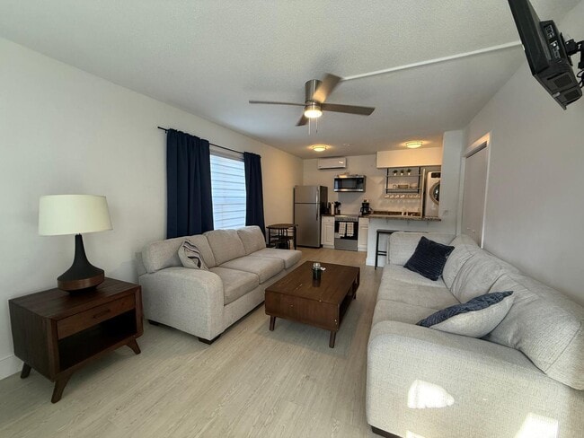 Building Photo - 4652 Poinciana St