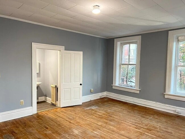 Building Photo - 303 W King St