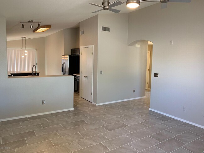 Building Photo - 8824 S Desert Rainbow Dr
