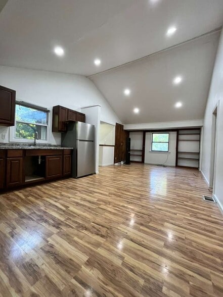 Building Photo - 2 Wildwood Trl