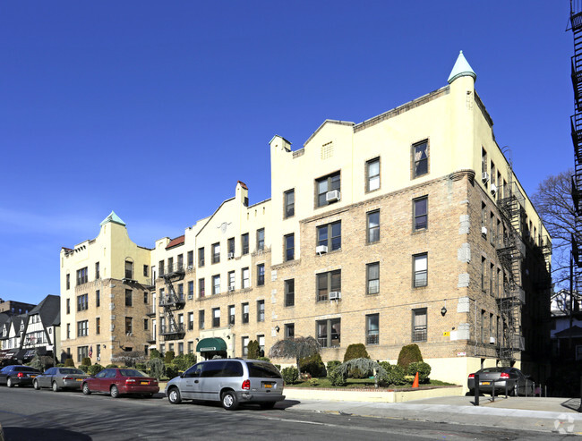 Primary Photo - 119-21 Metropolitan Avenue