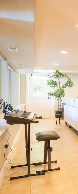 Building Photo - 5627 Illahee Road NE