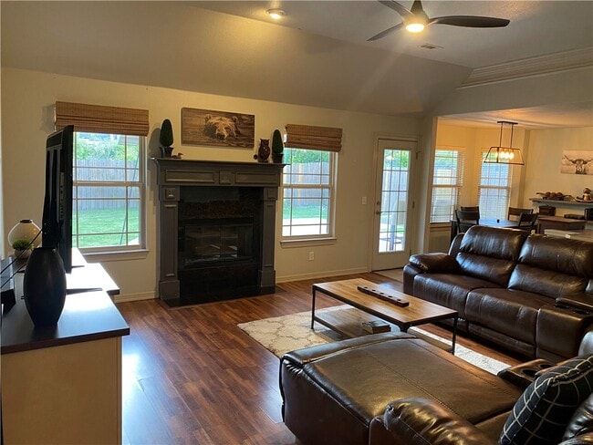 Building Photo - 2949 Bluegrass Pl