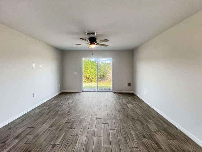 Building Photo - Move-In Special! Half Month FREE – APPLY by November 30th – Modern 3BR/2BA Duplex in Lehigh Acres...