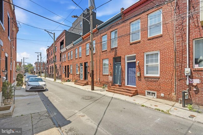 Building Photo - 928 N Bambrey St