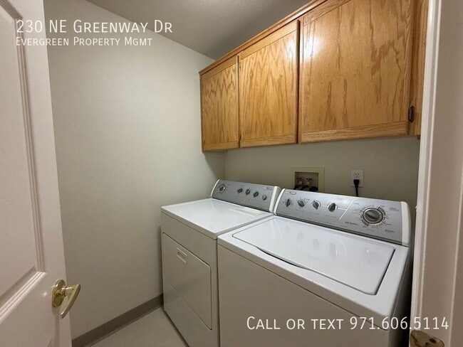 Building Photo - 230 NE Greenway Dr