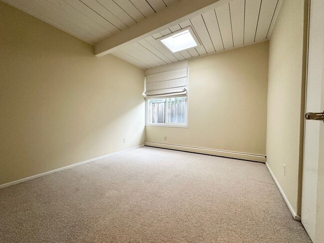 Building Photo - Modern 3 Bed 2 Bath Eichler in North Palo ...