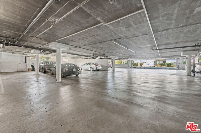 Building Photo - 14850 Hesby St