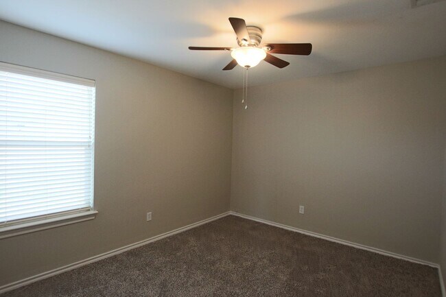 Building Photo - Stunning 3 bed 2 bath in Whitehouse ISD!