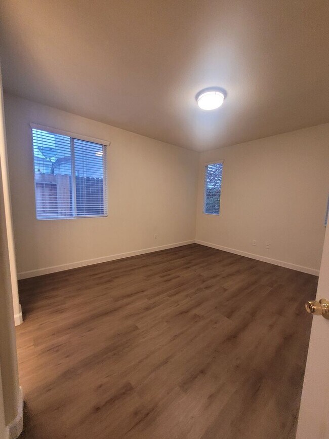 Building Photo - Beautiful Natomas area home on corner lot