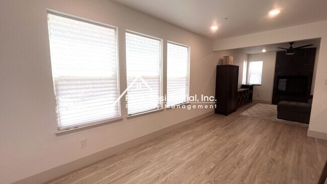 Building Photo - Updated 3bd/2b Home Near UCD Med Center!