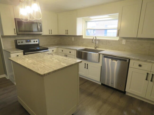 Building Photo - 106 Persimmon Way