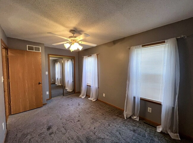 Building Photo - 402 S Illinois St