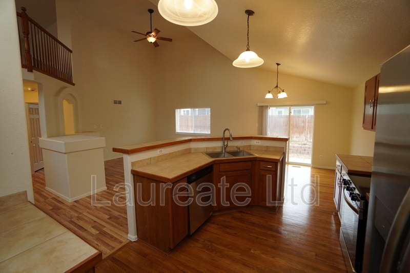 Building Photo - 10027 Idalia St