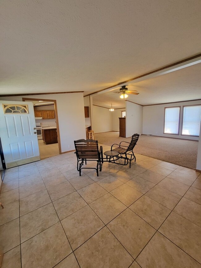 Building Photo - Large 3 bedroom in Oakwood